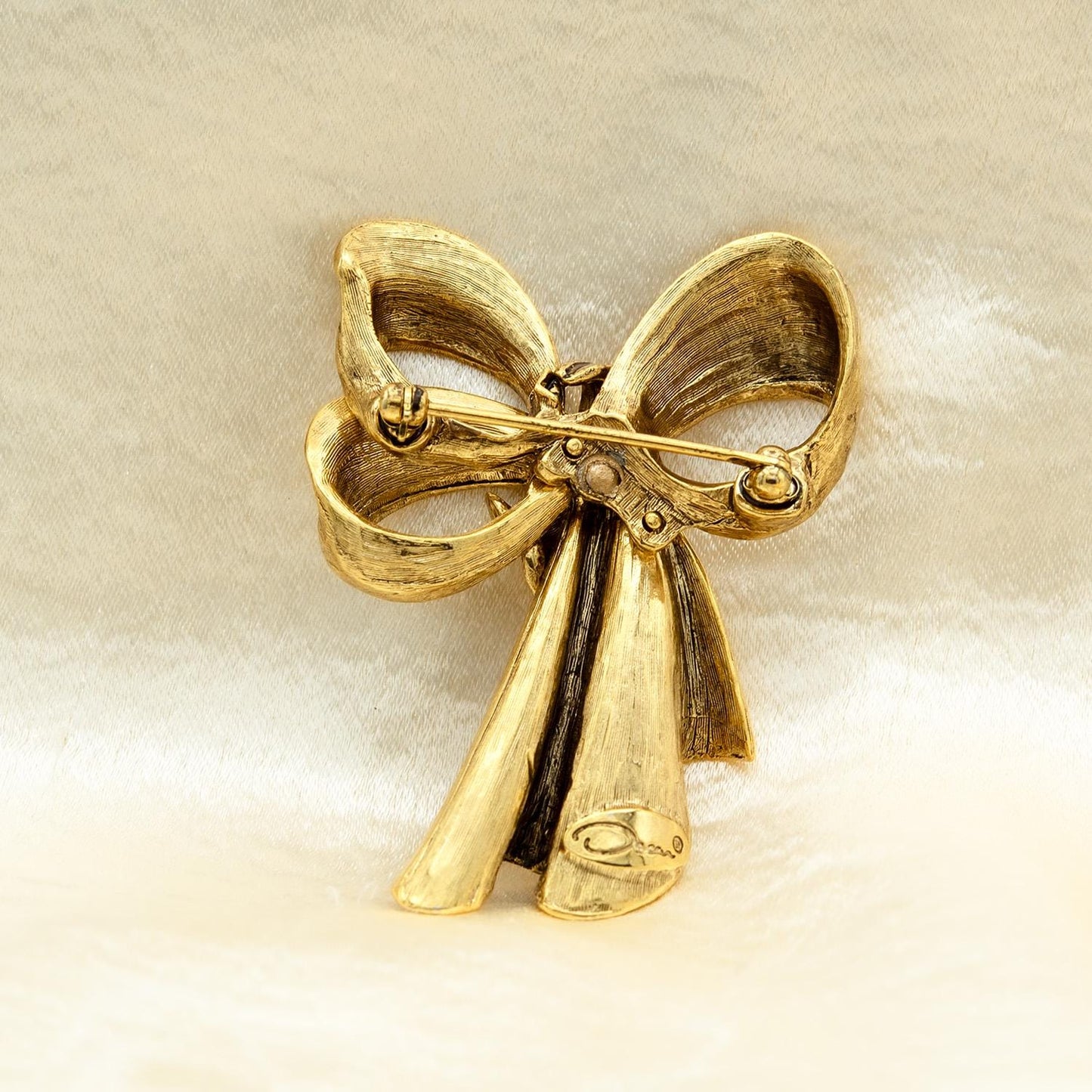 Vintage Oscar de la Renta Bow Brooch Yellow Gold Plated Designer Pin for Women