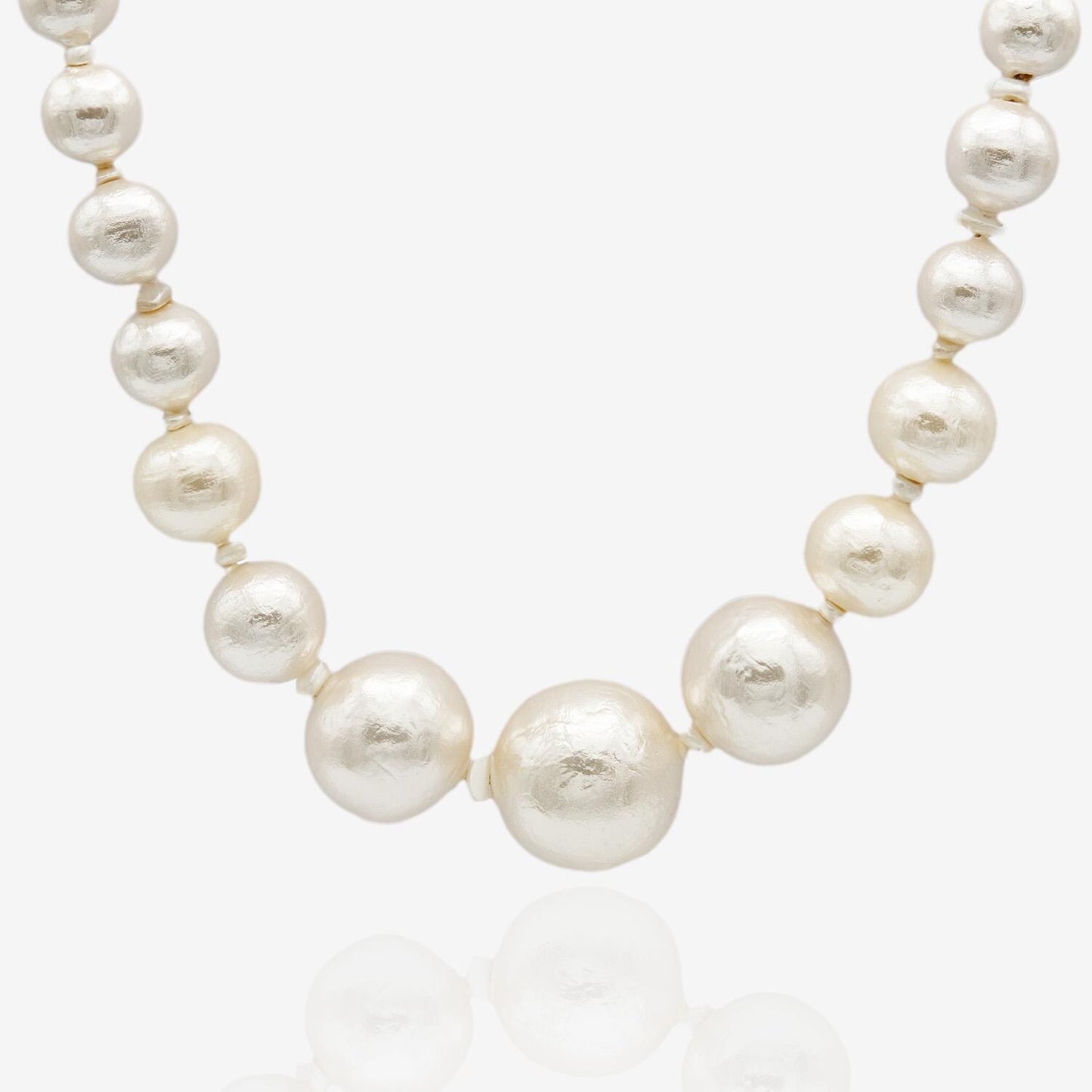 Vintage Oscar De La Renta Faux Pearl Necklace Antique Elegant Lightweight Graduated Pearl Ball Freshwater Pearls 22 Inches Women's Pearls