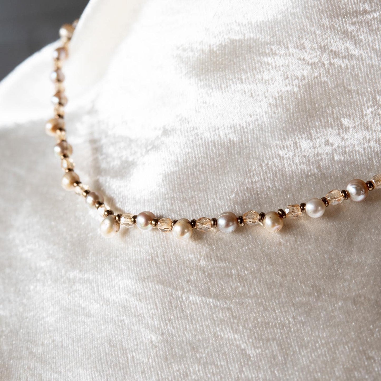 Vintage Oscar De La Renta 16 Inch MINI Genuine Fresh Water Pearl Necklace Faceted Glass Beads Antique Gold Jewelry for Women Girl Antique