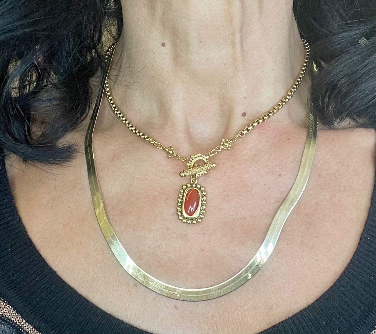 Vintage Oscar De La Renta Beautiful 16 Inch Gold and Carnelian Stone Necklace #OSN-498