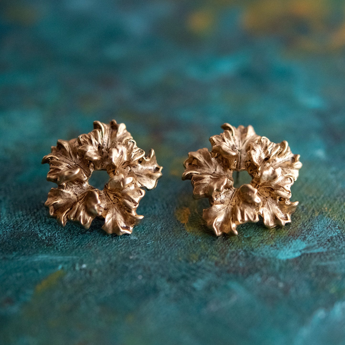 Vintage Oscar de la Renta Post Earrings Gold Tone Flower OSE-223