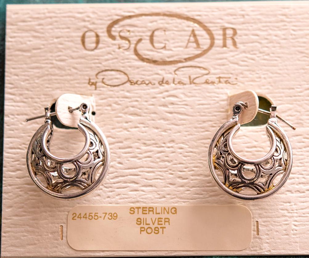 Womens Vintage Oscar de la Renta Small Hoop Earrings Open Cutout Design Gold Plated Sterling Silver Post OSE-244-Y