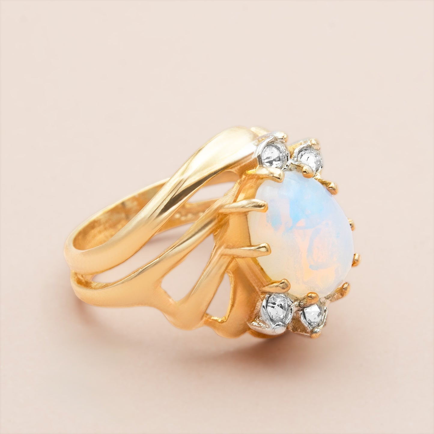 Vintage Ring Austrian Crystals 18k Gold Electroplated Band #R1143