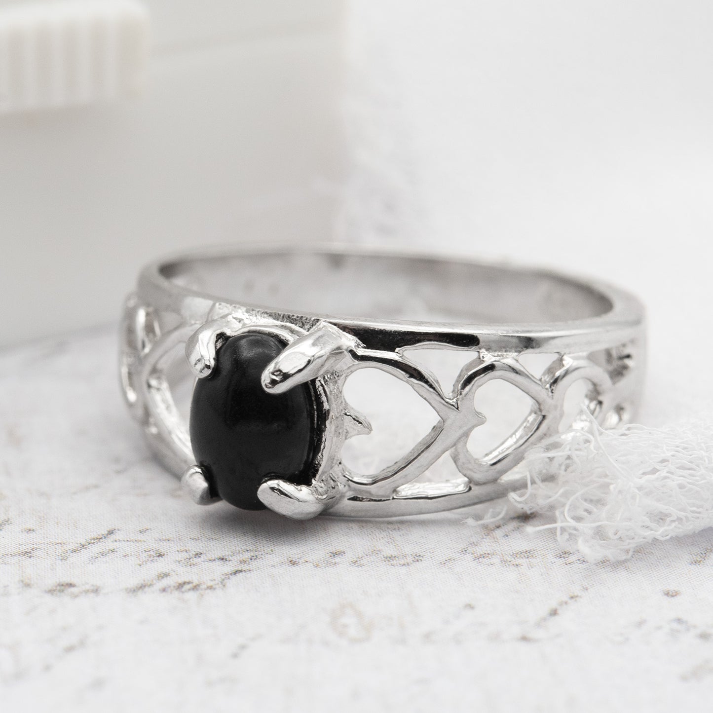 Vintage Ring Retro Design Ring 18k Gold Electroplated Antique Jewelry for Women Heart Cutout Band Gold