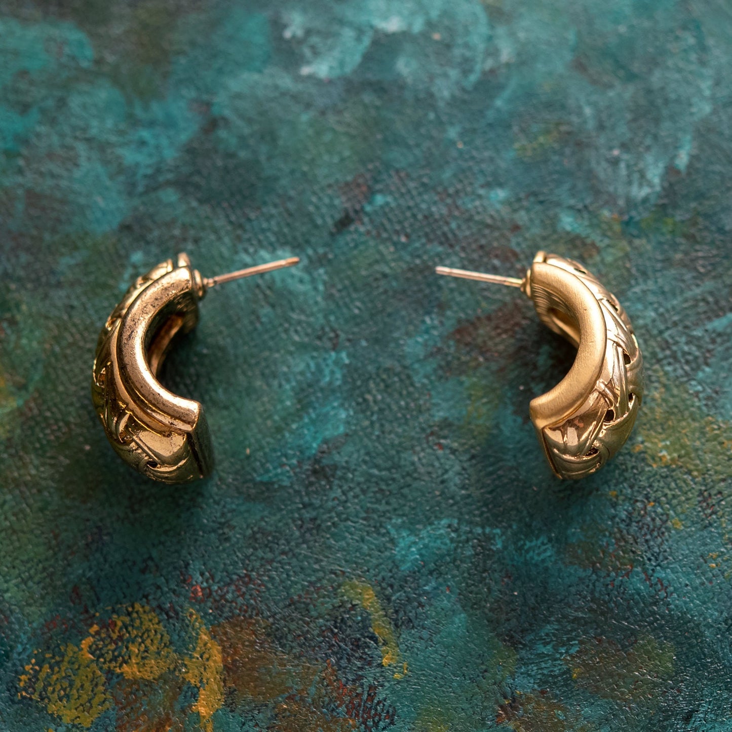 Vintage Oscar de la Renta p Earrings Gold Tone Basket Weave Design OSE-22103-PY