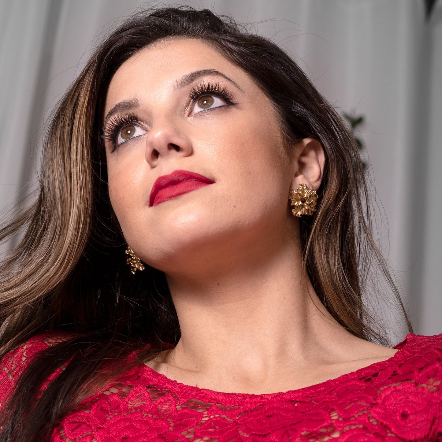 Vintage Oscar de la Renta Post Earrings Gold Tone Flower OSE-223