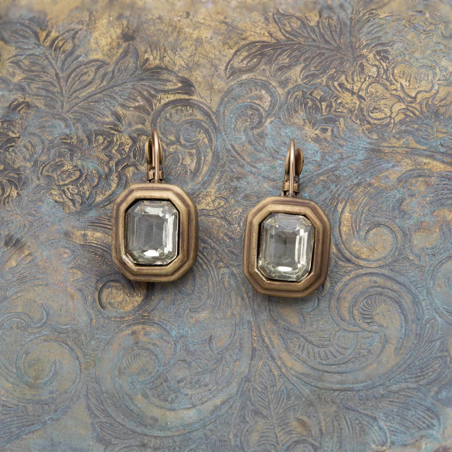 Vintage Oscar De La Renta Clear Light Peridot Crystal Antique Brushed Gold Lever Back Earrings #OSE-240