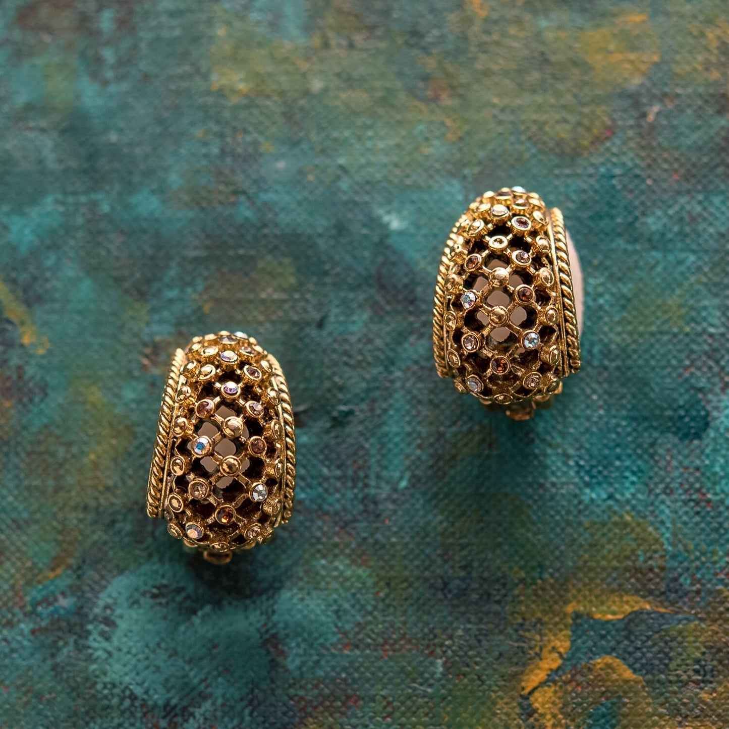 Vintage Oscar de la Renta Clip Earrings Gold Tone and Crystals OSE-2343-CY