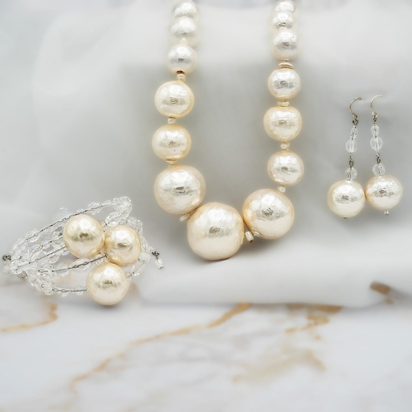 Vintage Oscar De La Renta Faux Pearl Necklace Antique Elegant Lightweight Graduated Pearl Ball Freshwater Pearls 22 Inches Women's Pearls