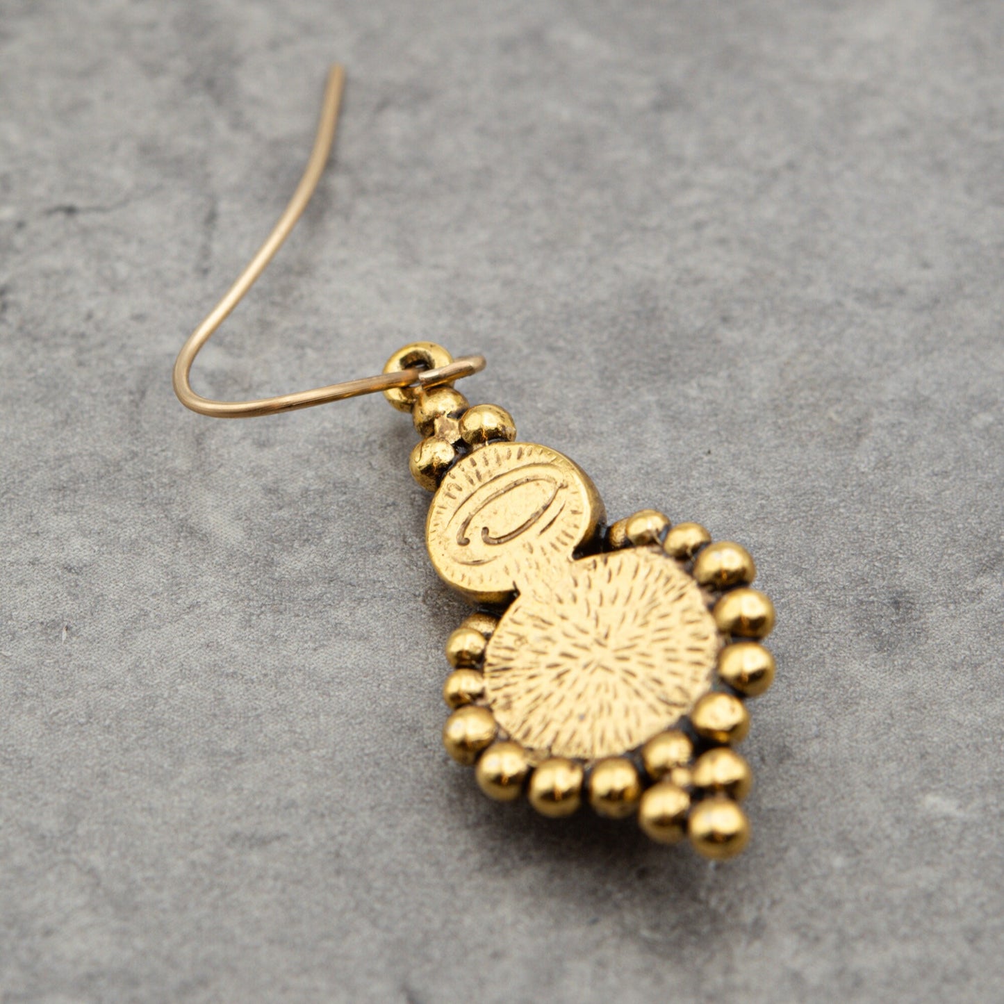 Vintage Oscar De La Renta Antiqued Gold Tone Dangling Earrings with Carnelian Cabochon Stones #OSE-1523