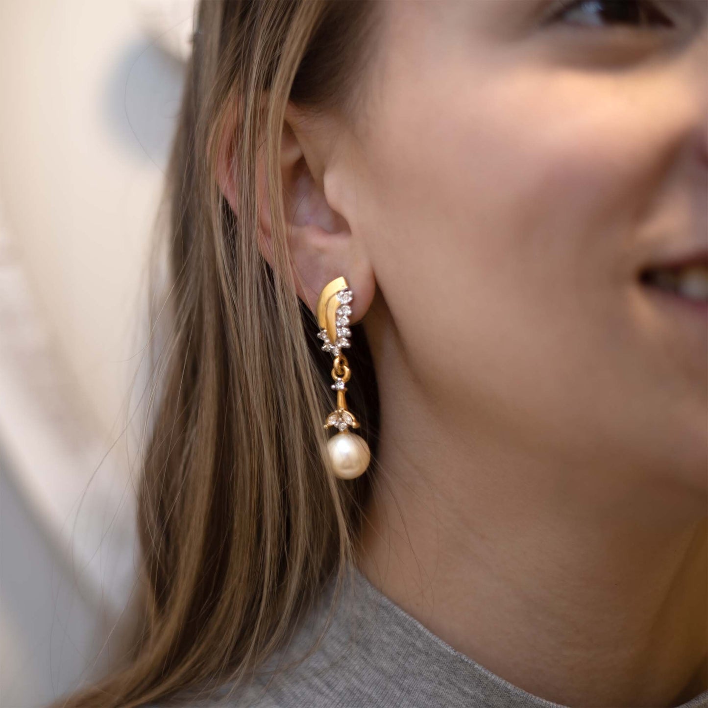 Vintage Gold Pearl Dangle Earrings E4025-P Antique Womans Jewelry Earrings
