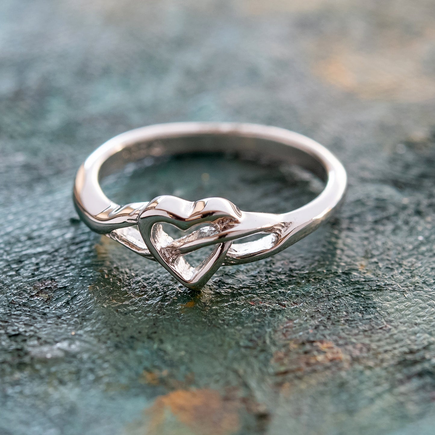 Vintage Ring 1980s Heart 18kt White Gold Silver Ring Antique Womans Jewelry #R1040-W