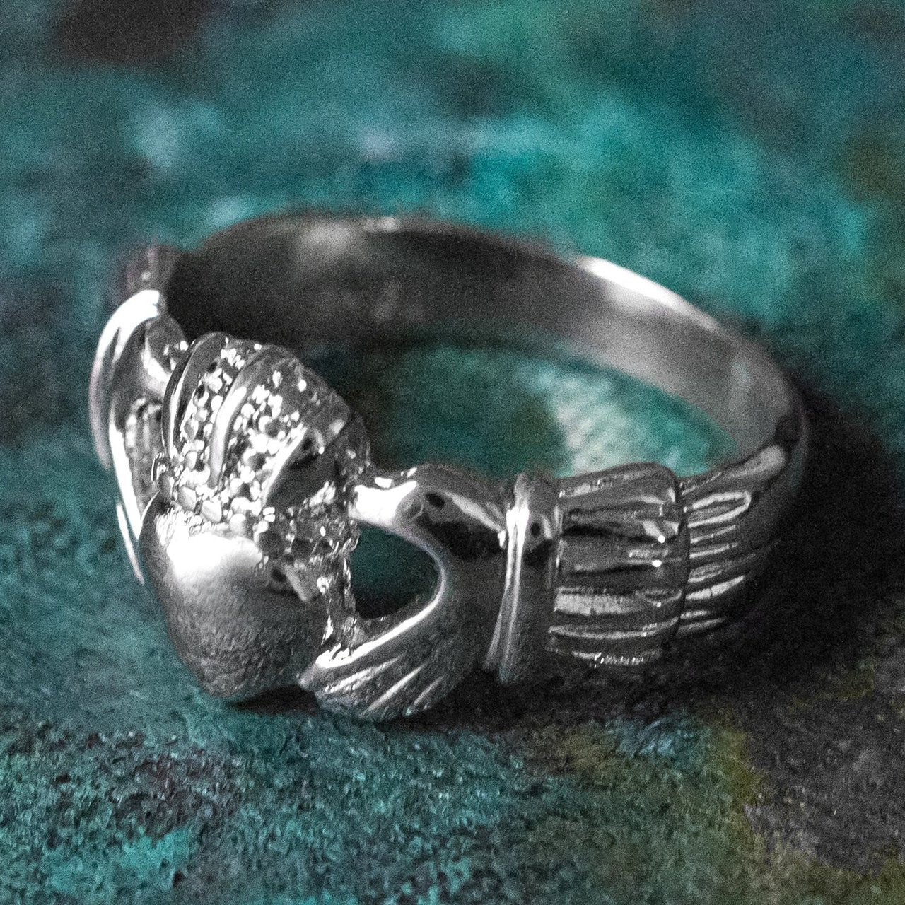 Handcrafted Vintage Ring 18k Gold Irish Claddagh Ring Antique #R1768 Antique Rings Jewelry