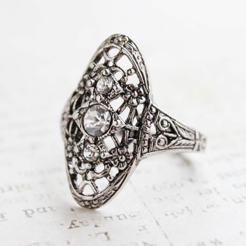 Vintage Antiqued 18k White Gold Electroplated Filigree Ring with Clear Austrian Crystals Size 7