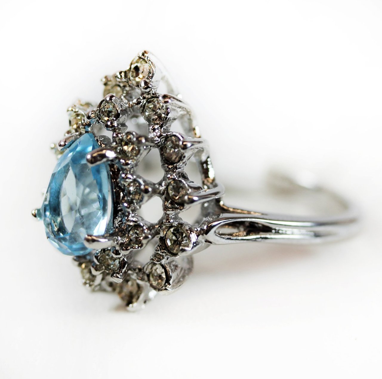 Vintage Ring Victorian Style Genuine Opal Clear Swarovski Crystals 18k Gold Womens Ornate Antique Jewelry #R767