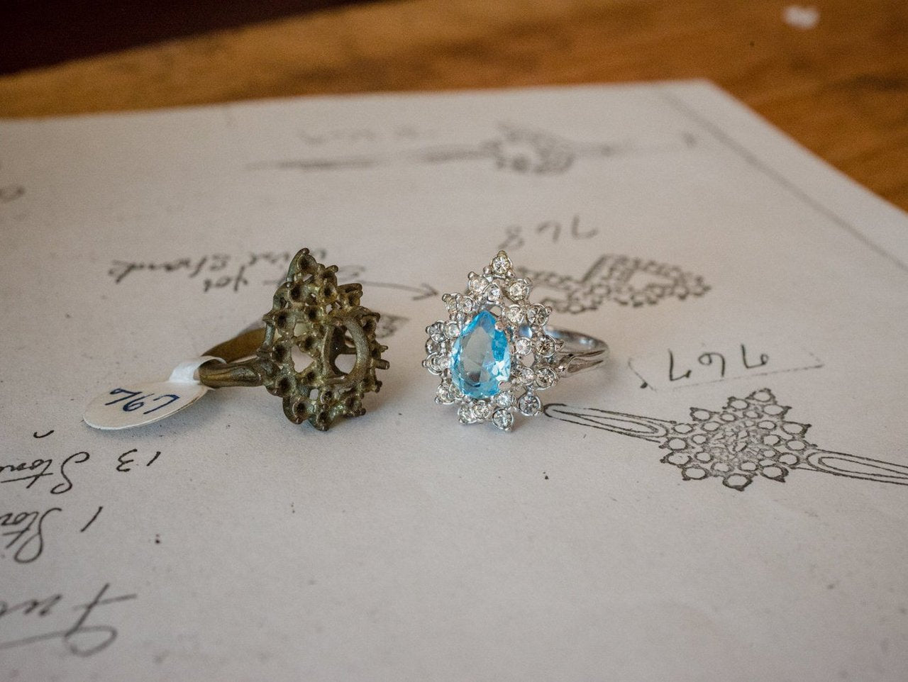 Vintage Ring Victorian Style Genuine Opal Clear Swarovski Crystals 18k Gold Womens Ornate Antique Jewelry #R767