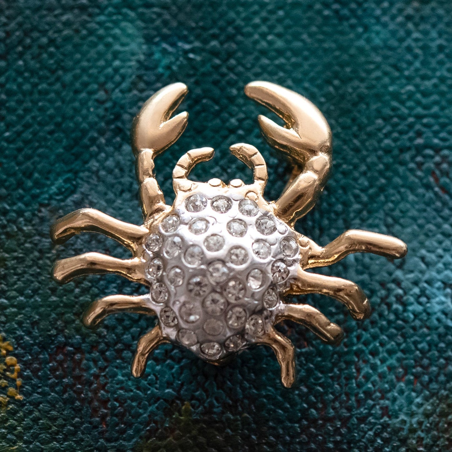 vintage-clear-Austrian-crystal-crab-pin-gold-plated