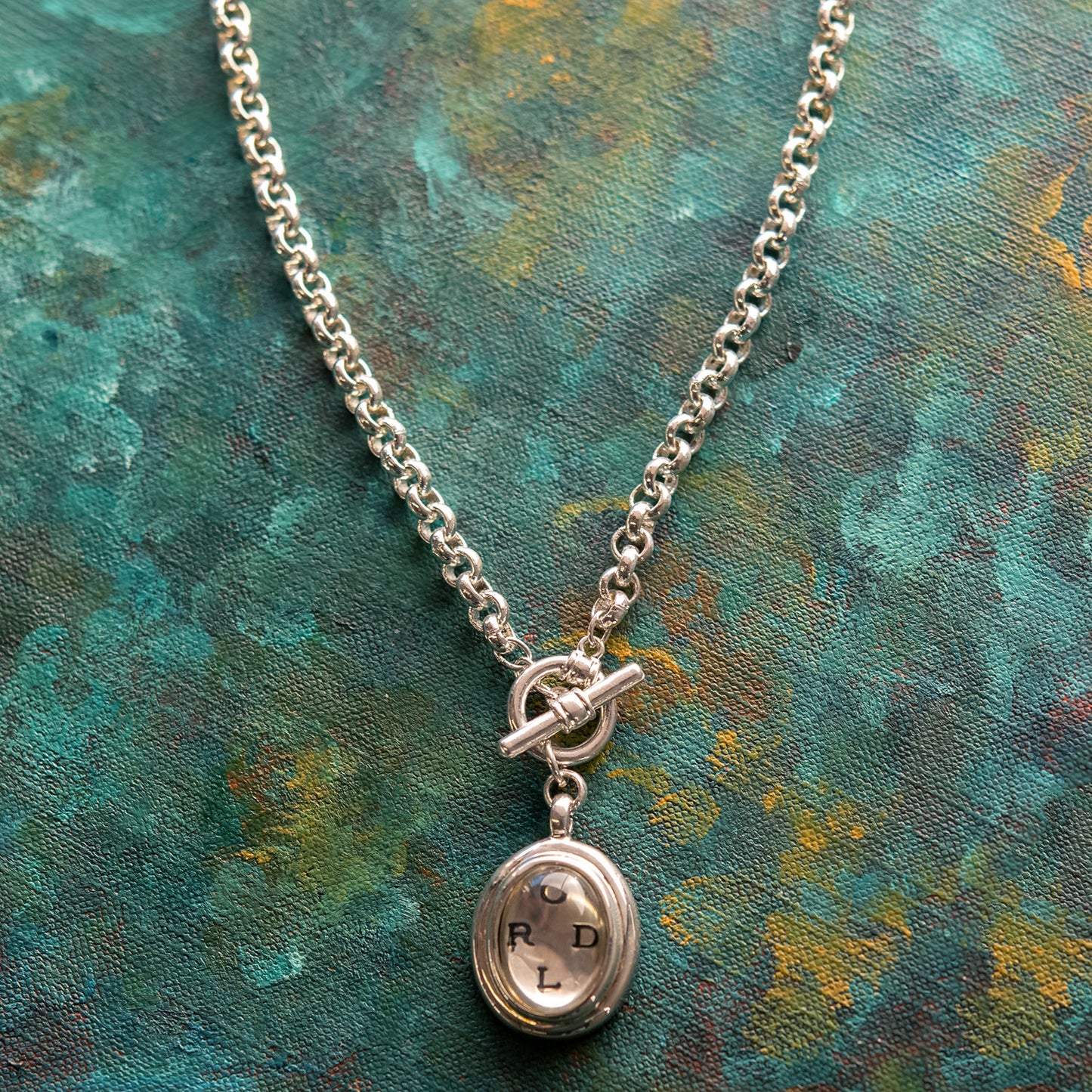 Vintage Oscar de la Renta Pendant Necklace 16 Inches Toggle Clasp "ODLR" Initials Inside Clear Dome Pendant Size: S