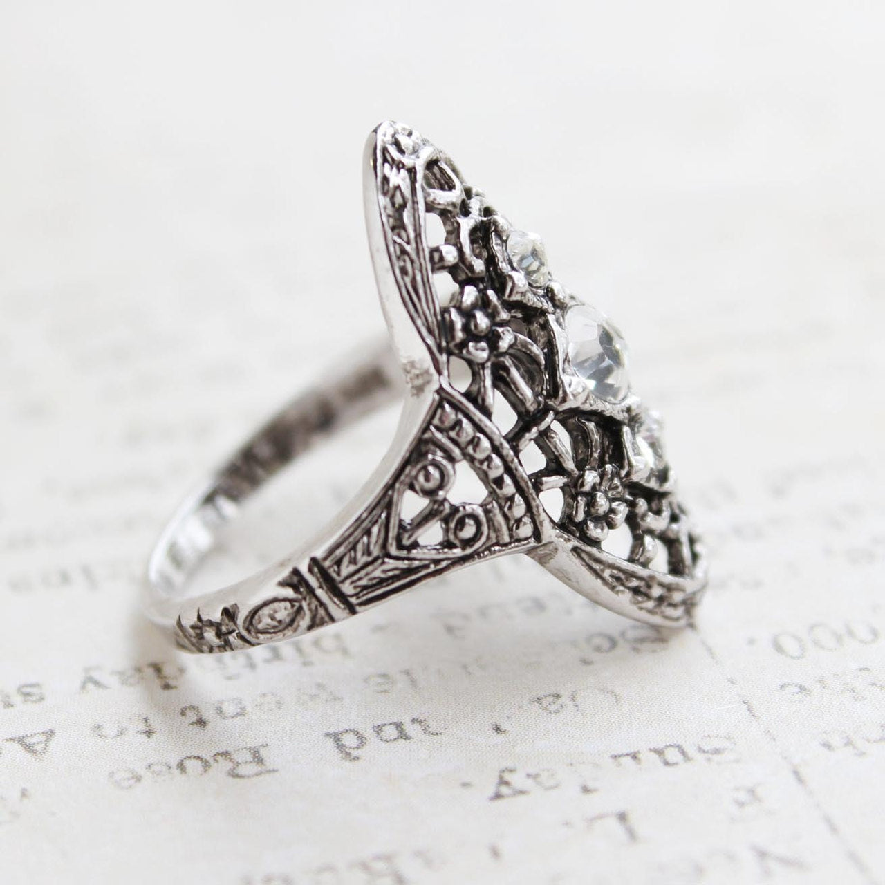Vintage Antiqued 18k White Gold Electroplated Filigree Ring with Clear Austrian Crystals Size 7