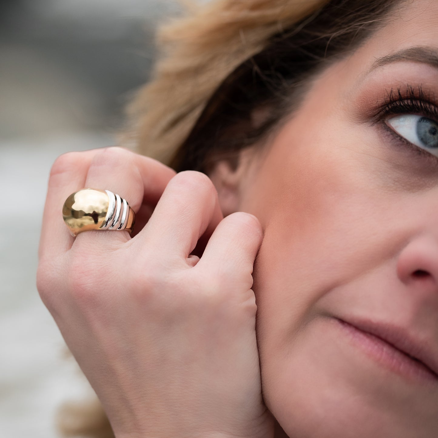 Vintage Women's Dome Ring 18k Gold Ring  Size: 7