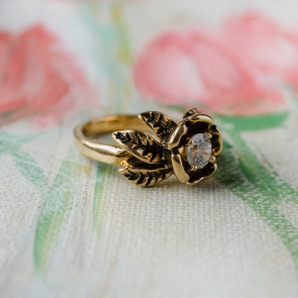 A Vintage Ring 1980's Flower Ring Cubic Zirconia Antique 18k Gold R2920