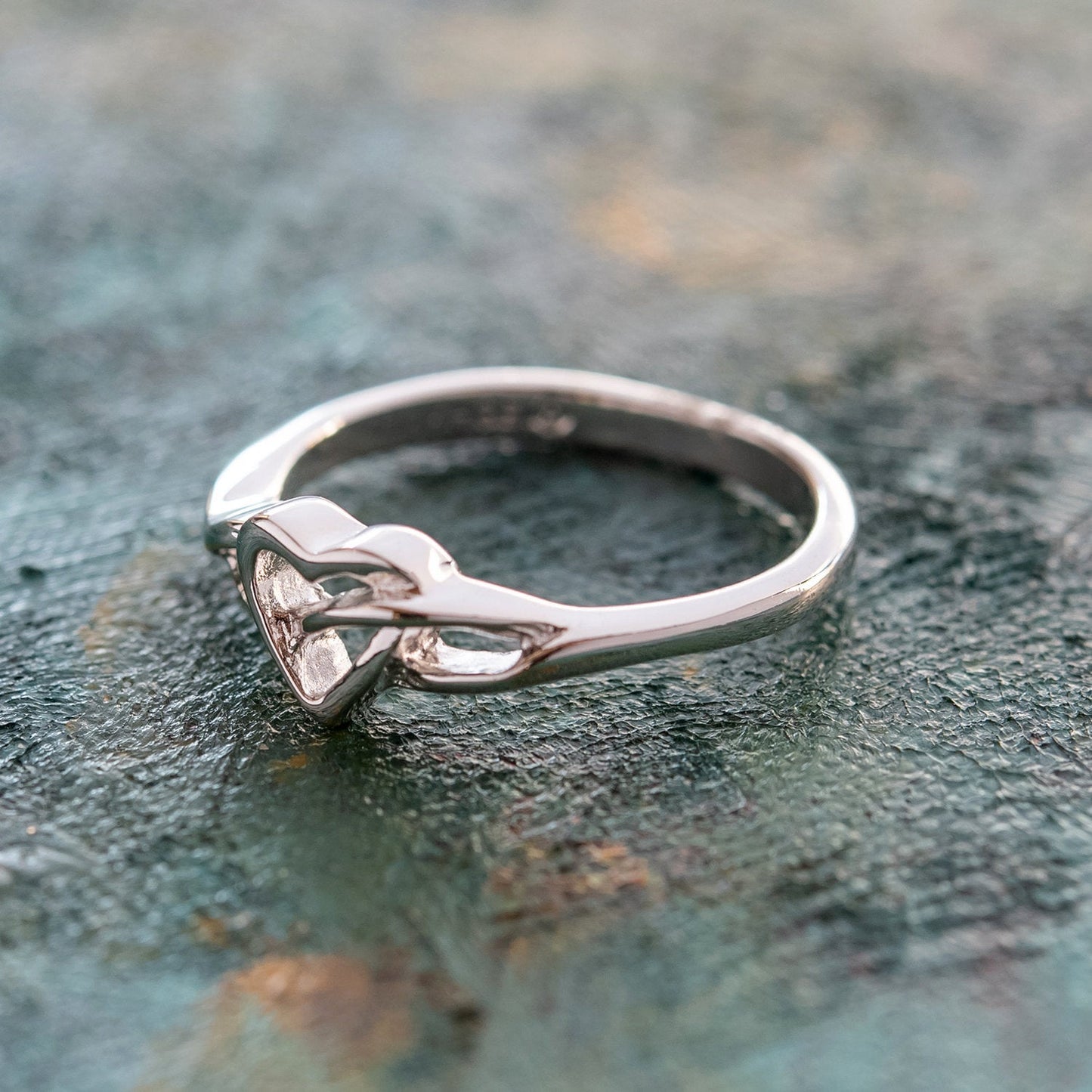 Vintage Ring 1980s Heart 18kt White Gold Silver Ring Antique Womans Jewelry #R1040-W
