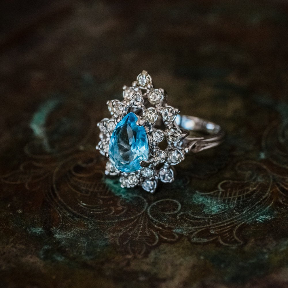 Vintage Ring Victorian Style Genuine Opal Clear Swarovski Crystals 18k Gold Womens Ornate Antique Jewelry #R767