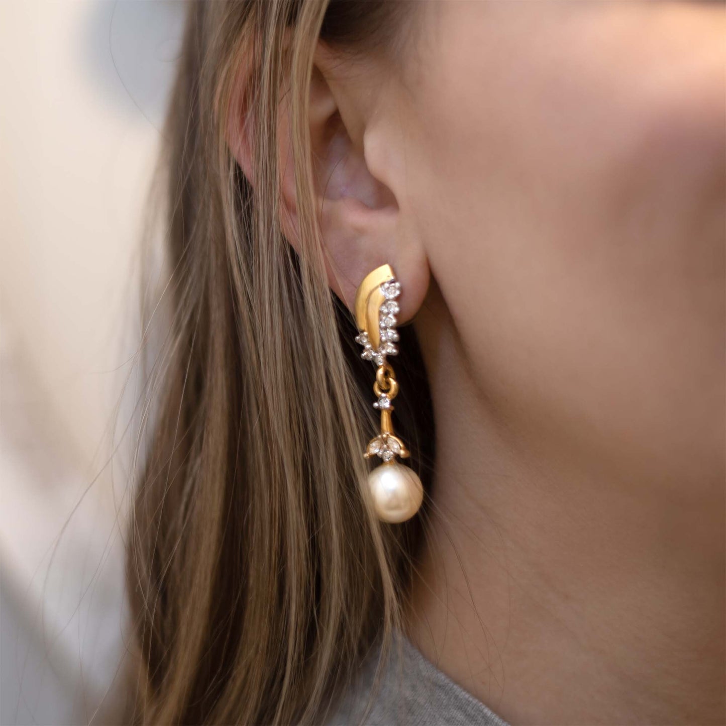 Vintage Gold Pearl Dangle Earrings E4025-P Antique Womans Jewelry Earrings