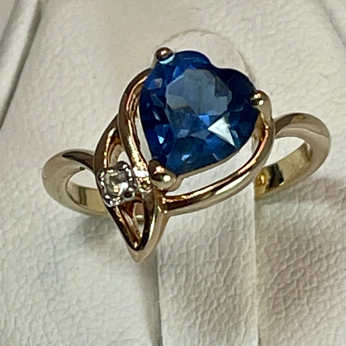 Vintage Ring Cubic Zirconia or Austrian Crystal Heart Ring 18k Gold Electroplated Love Engagement Womens RingR2339