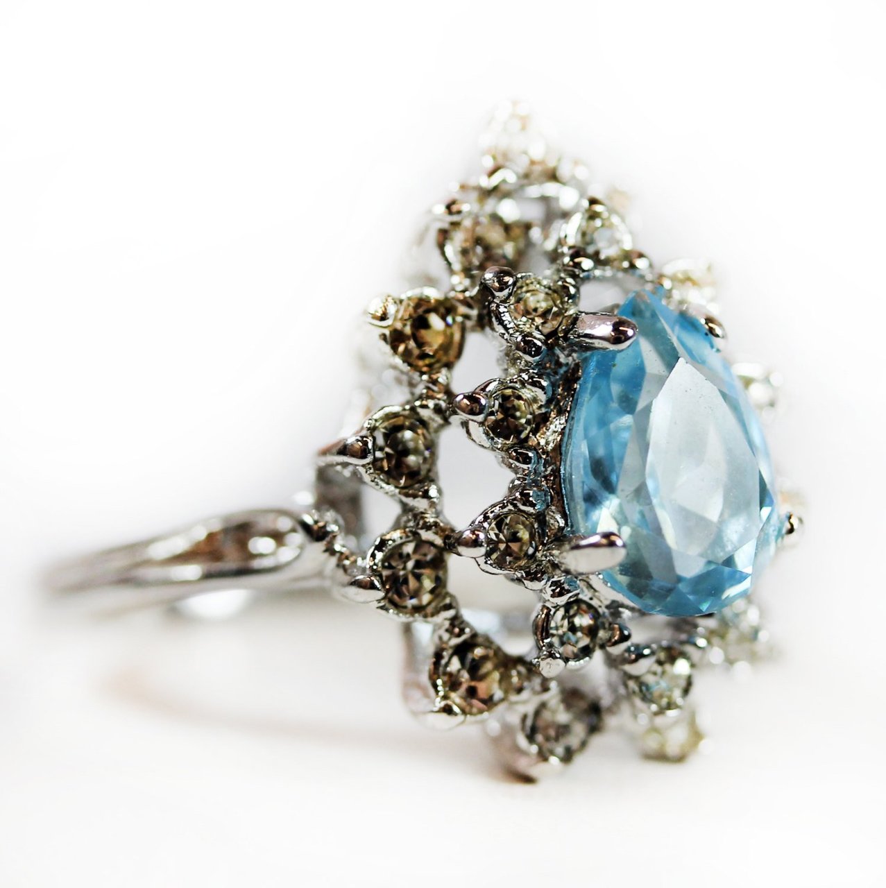 Vintage Ring Victorian Style Genuine Opal Clear Swarovski Crystals 18k Gold Womens Ornate Antique Jewelry #R767