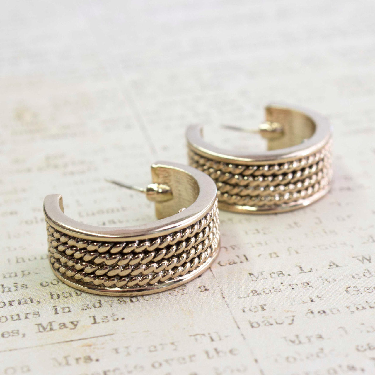 Vintage Signed Oscar De La Renta Thick Antiqued Gold Tone Hoops Earrings Rope Design