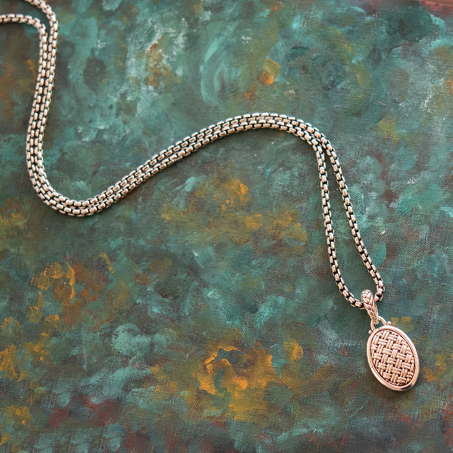 Vintage Oscar de la Renta Long Pendant Necklace 30 Inches Basket Weave Design Size: W