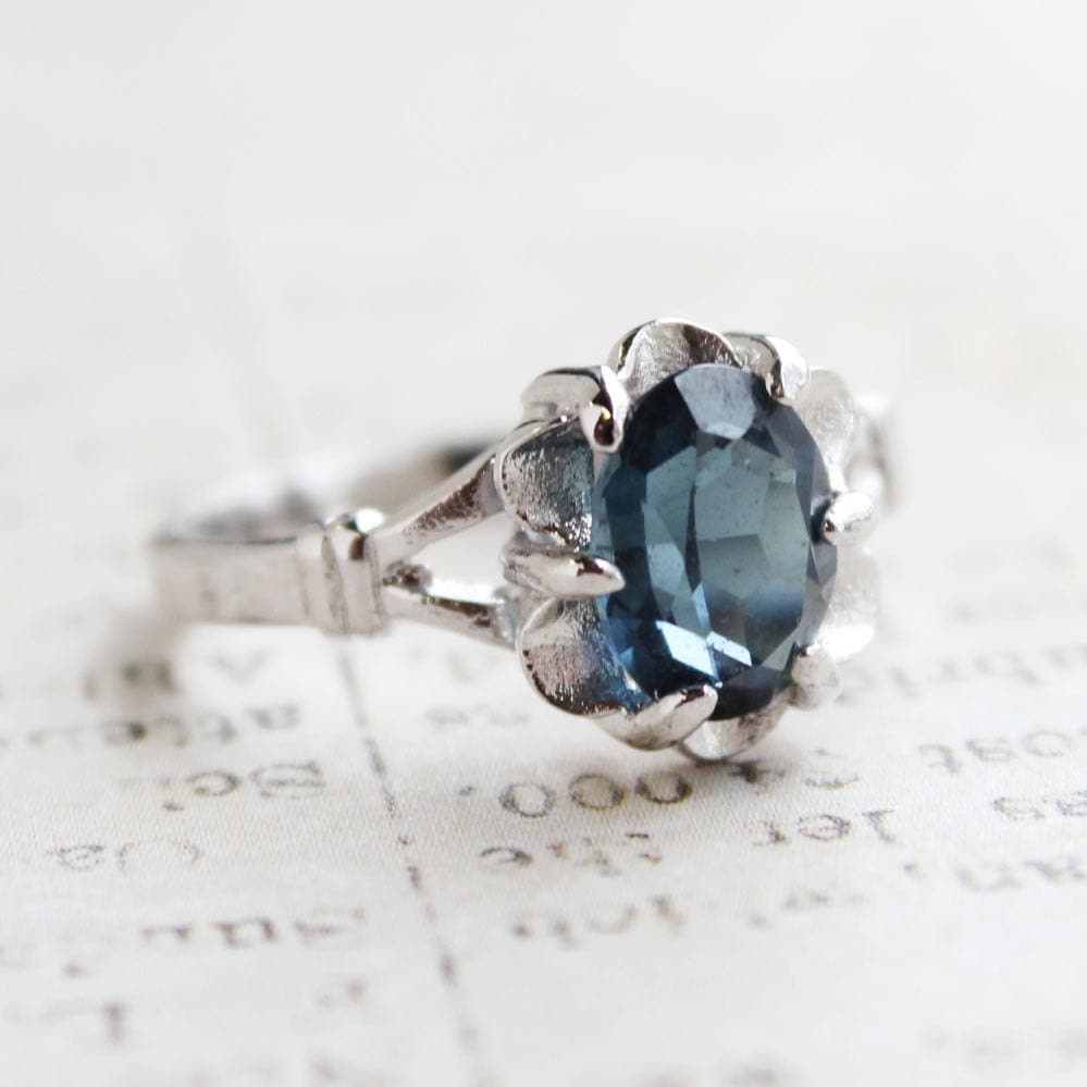 Vintage Women's Ring 1970s Solitaire Ring 18k Gold Electroplated