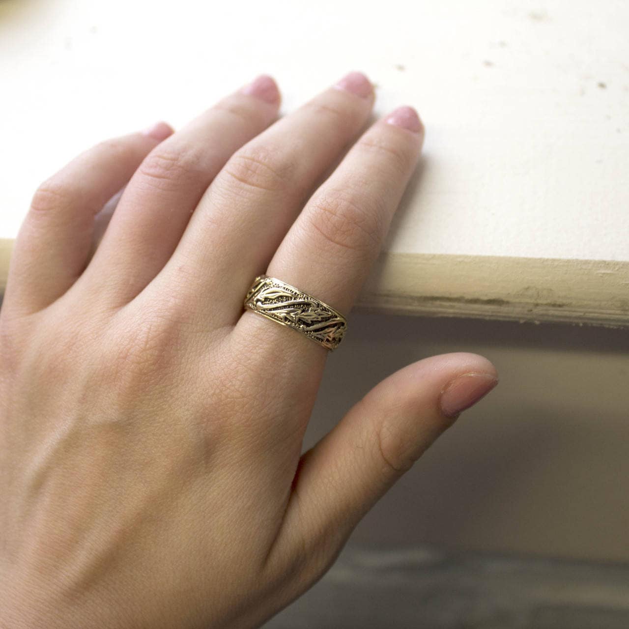 Vintage Ring 18k Antiqued Yellow Gold Carved Leaf Design Ring Band R1000 Antique Rings