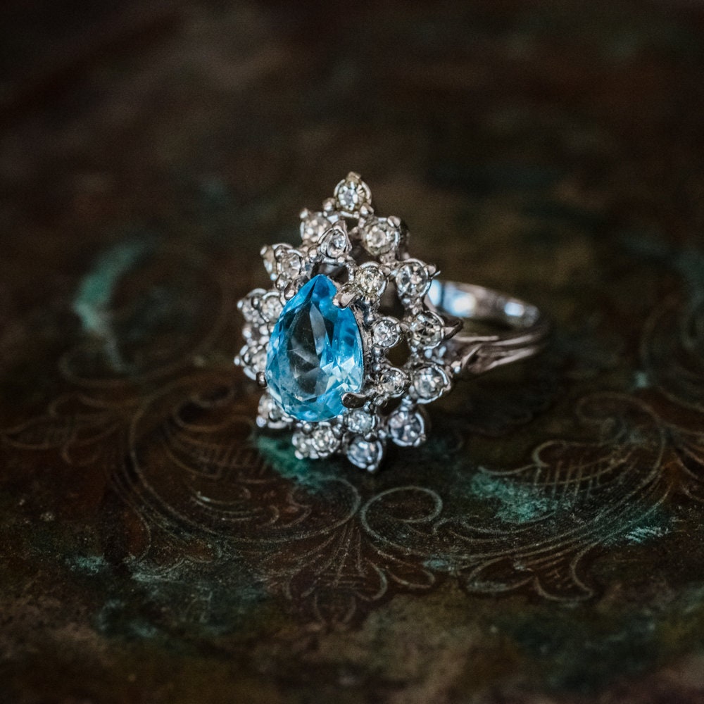 Vintage Ring Victorian Style Genuine Opal Clear Swarovski Crystals 18k Gold Womens Ornate Antique Jewelry #R767