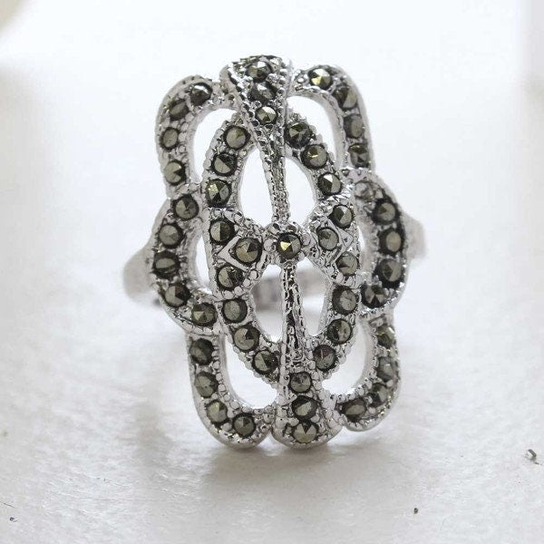 Vintage Ring Swarovski Crystals 18kt White Gold Silver #R1861