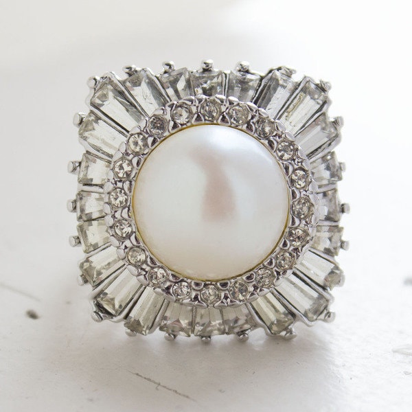 Women's Statement Vintage Ring Pearl and Clear Baguette Crystal Ring 18k White Gold Silver R1824
