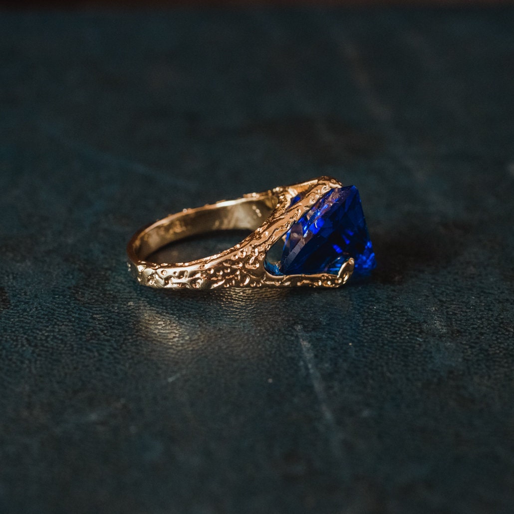A Vintage Ring Large Sapphire Swarovski Crystal 18k Yellow Gold Electroplated Made in USA #R3029