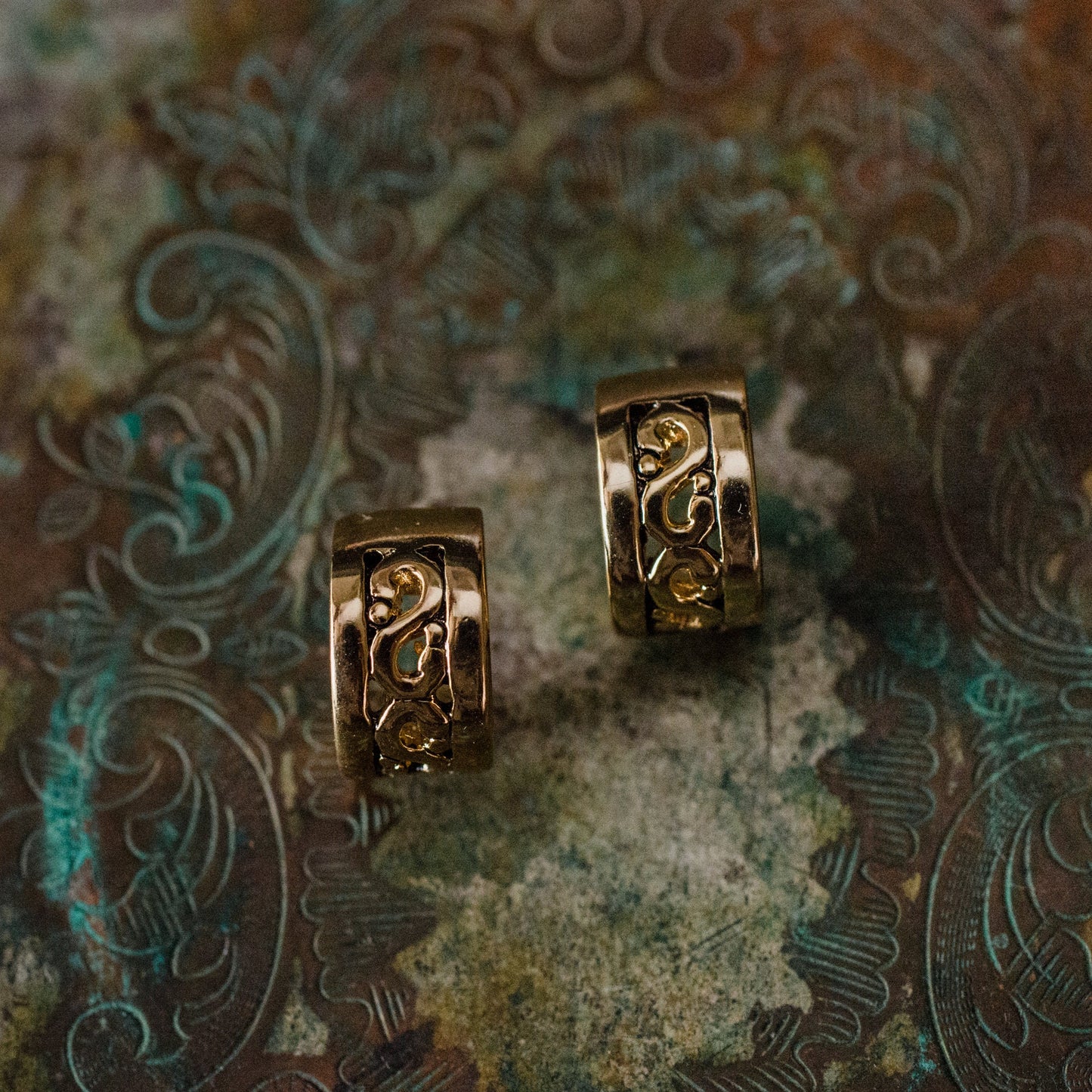 Vintage Earrings Signed Oscar De La Renta Thick Antique Gold Tone Hoops Earrings for Women A#OS2445
