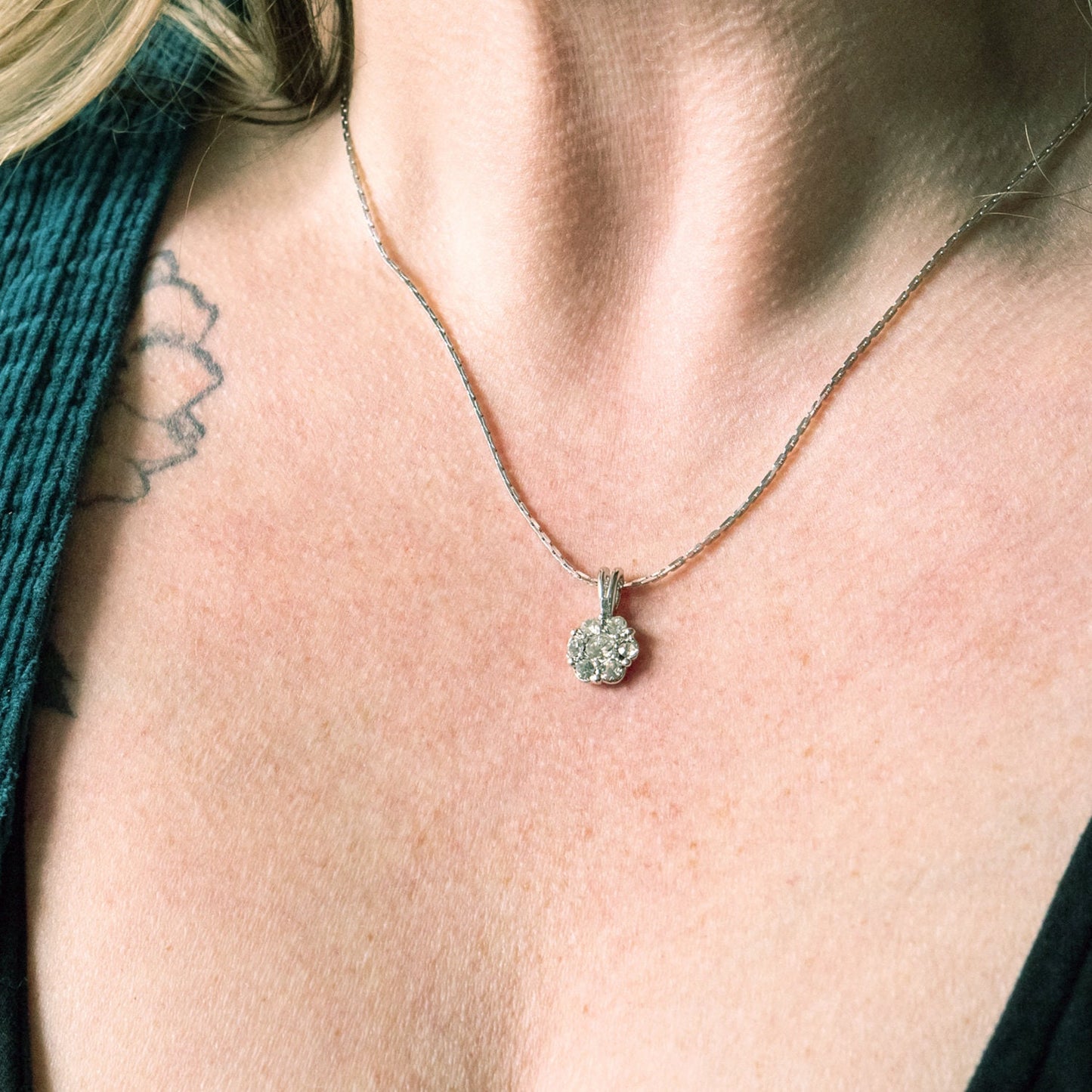 Vintage Flower Pendant Clear Swarovski Crystals 18k White Gold Silver N288 - Limited Stock - Never Worn