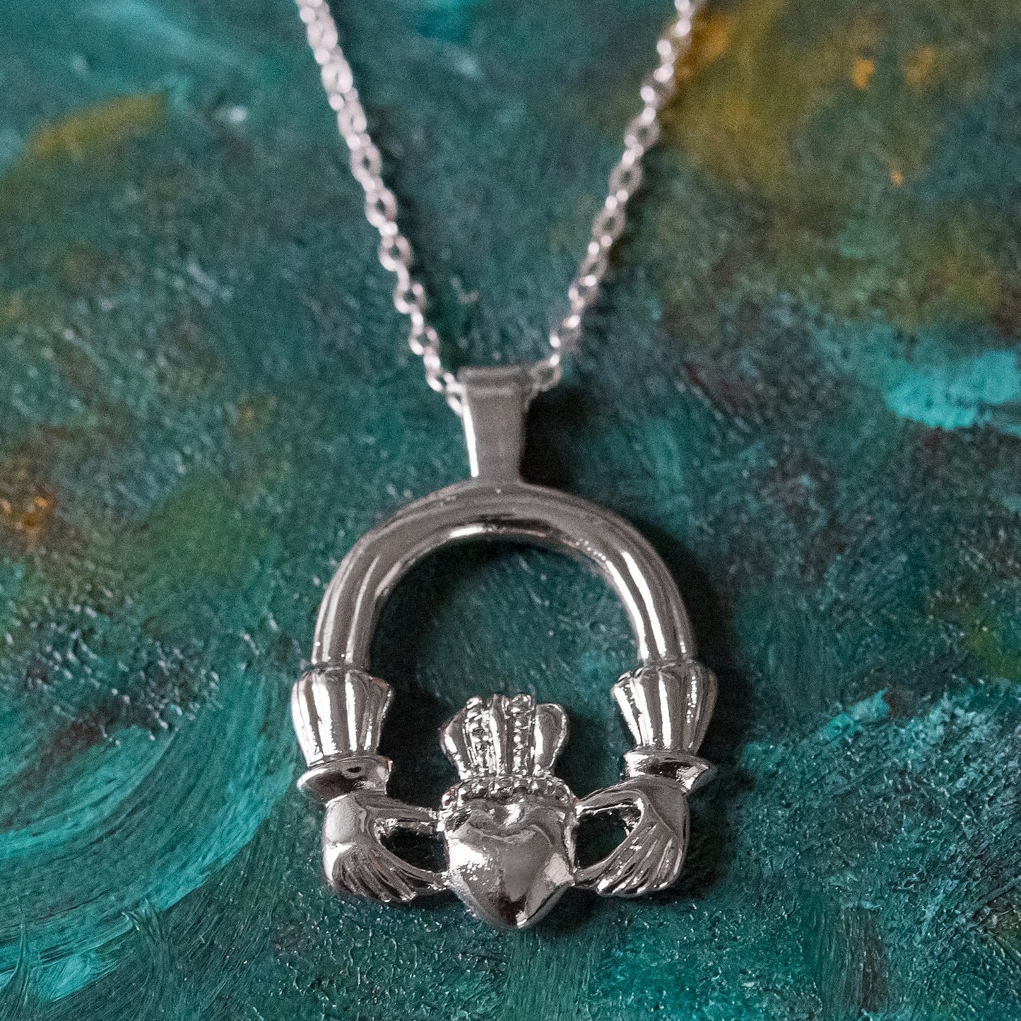 Vintage Claddagh Necklace Pendant Antique 18k Gold N1722