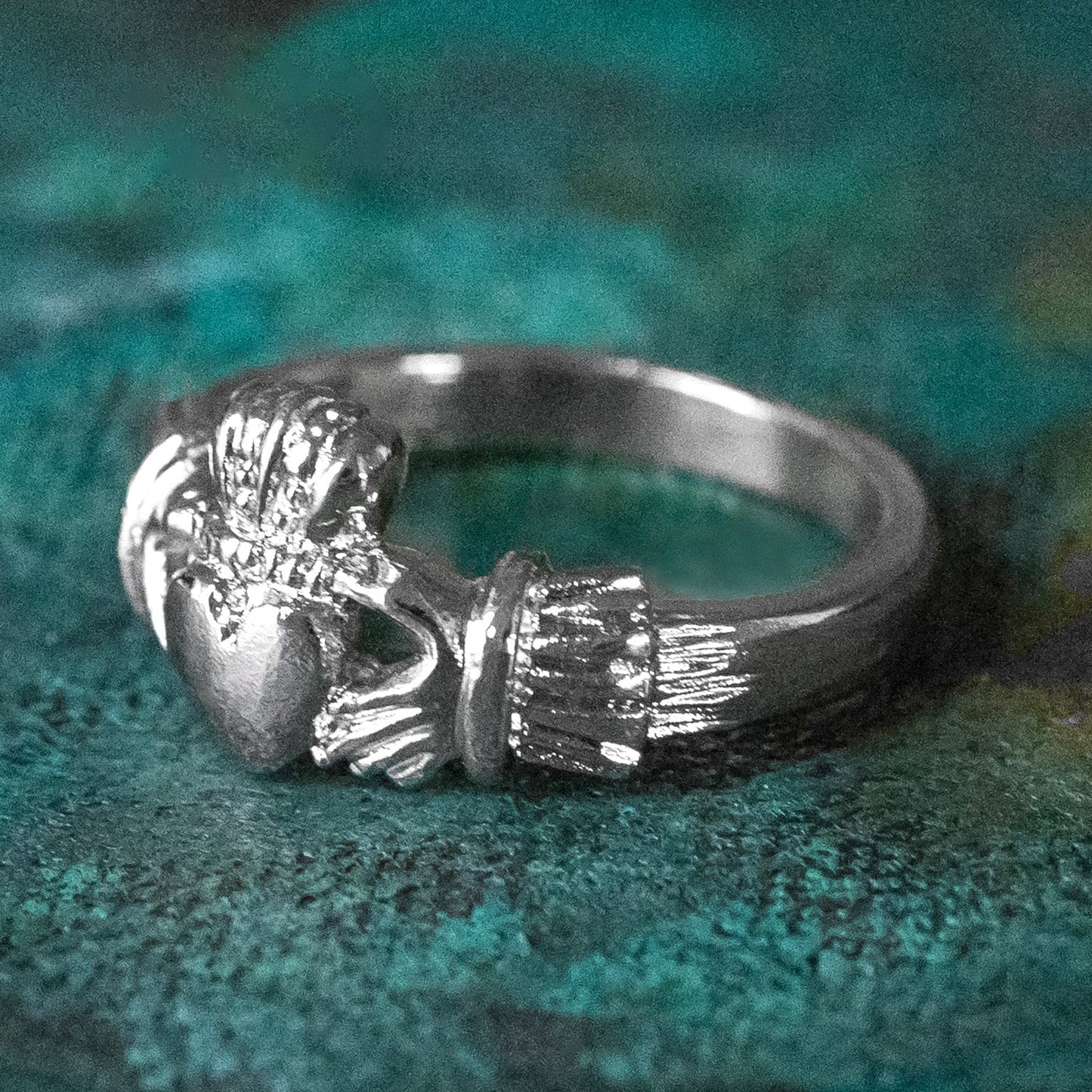 Handcrafted Vintage Ring 18k White Gold Silver Irish Claddagh Ring R1722 - Limited Stock - Never Worn