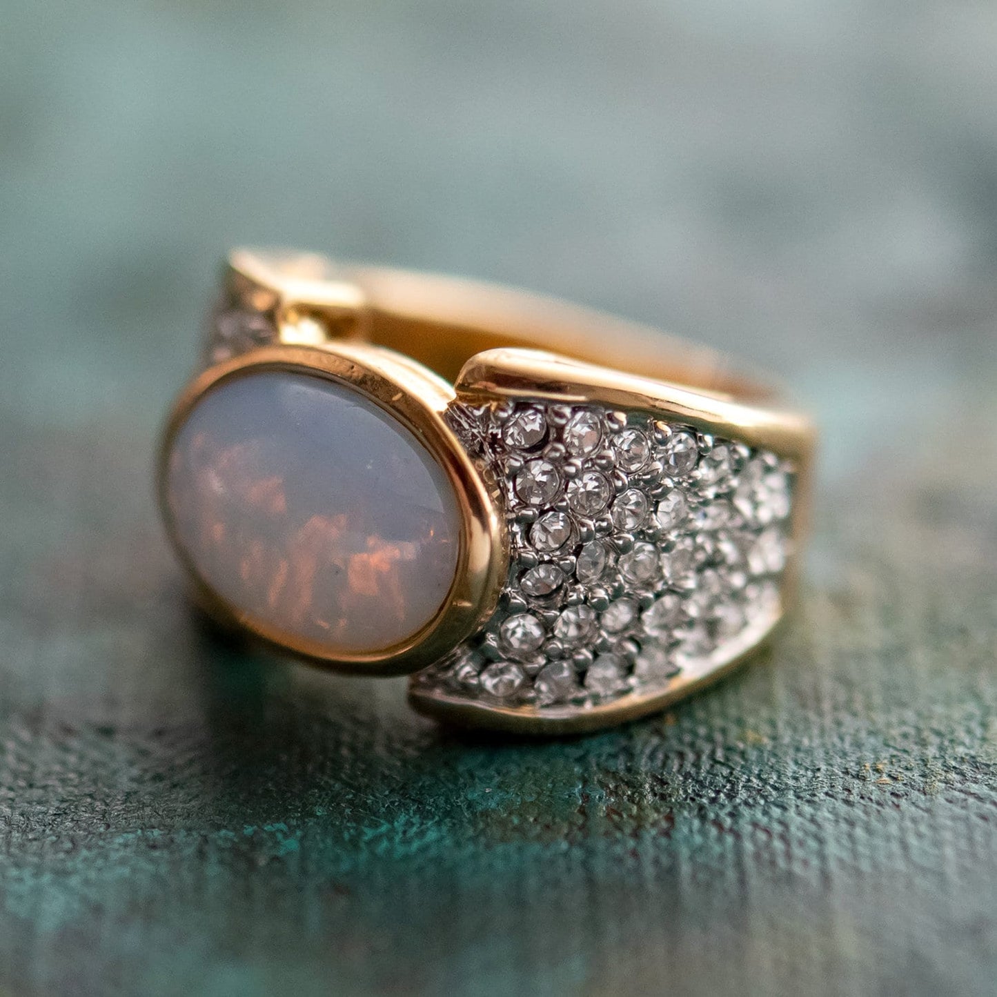Vintage Ring Genuine Pinfire Opal and Clear Swarovski Crystal Cocktail Ring 18k Gold Antique Jewelry for Women R1934