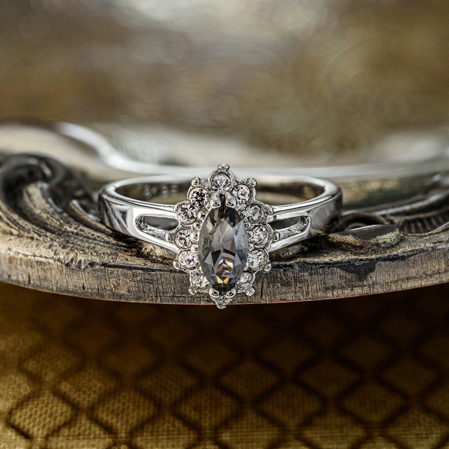 Vintage Ring Black Diamond Engagement Ring and Clear Swarovski Crystals Antique 18kt White Gold Silver Jewelry for Women #R1314