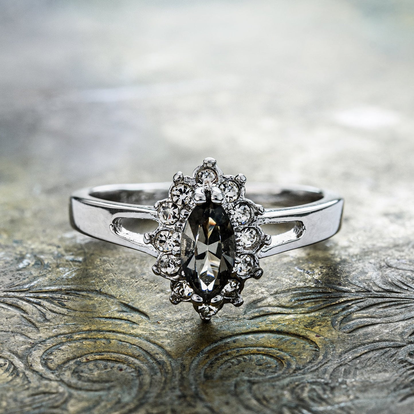 Vintage Ring Black Diamond Engagement Ring and Clear Swarovski Crystals Antique 18kt White Gold Silver Jewelry for Women #R1314
