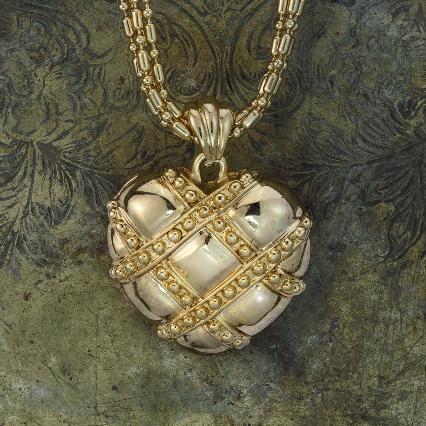 A Vintage Oscar De La Renta 24 Inch Gold Tone Heart Pendant Necklace #OSN-4619-W - Limited Stock - Never Worn