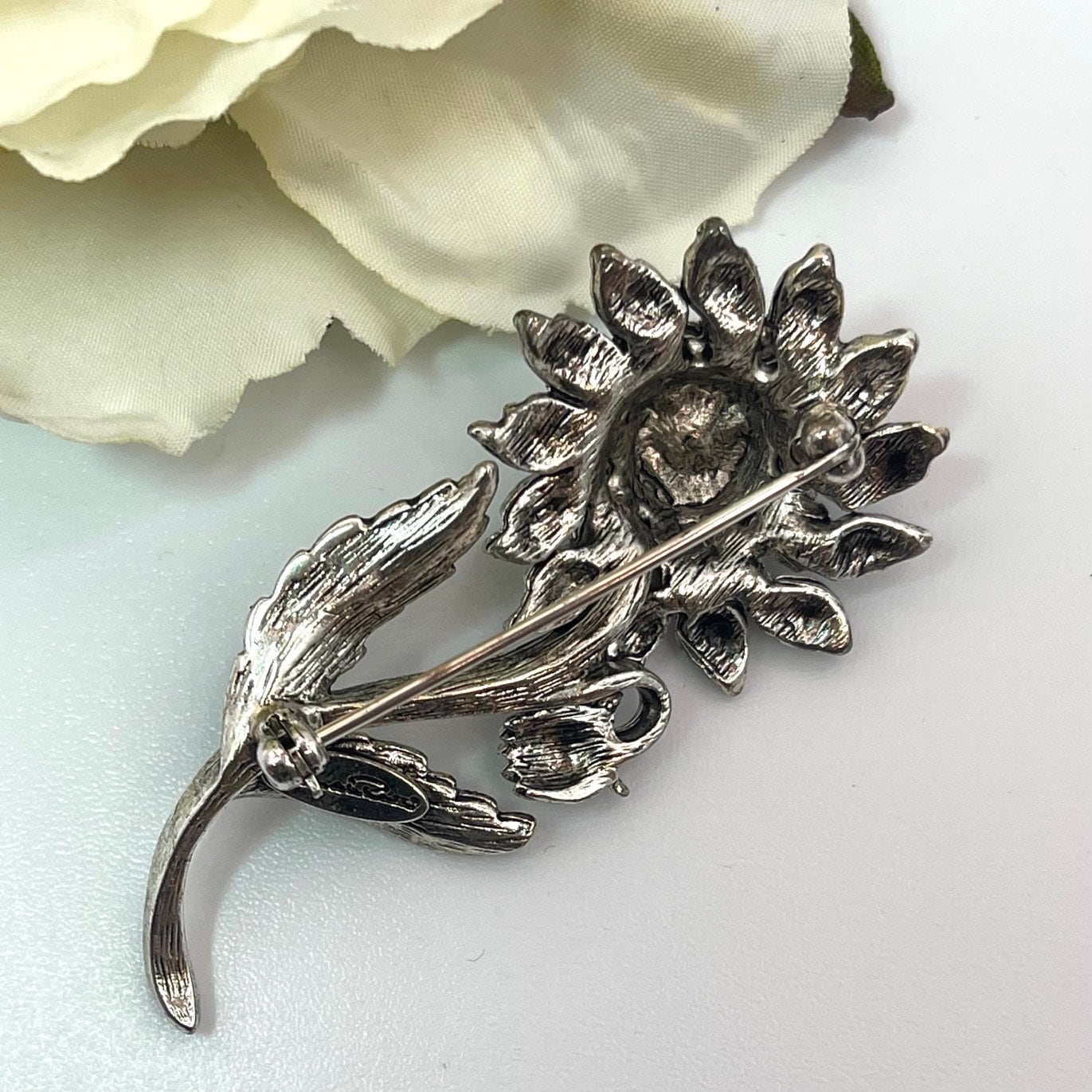 Oscar de la Renta Vintage Crystal and Epoxy Flower Pin OS-P383