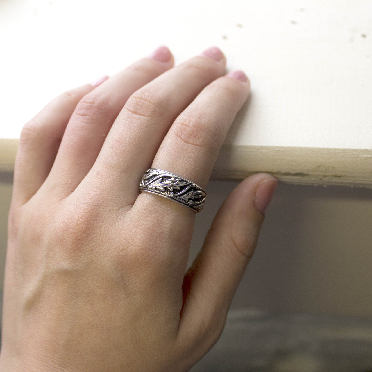 Vintage Carved Leaf Ring - 18k White Gold Electroplated - Made in USA