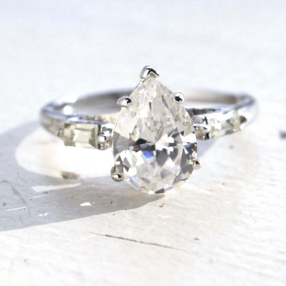 Vintage Jewelry Pear Shaped Cubic Zirconia Engagement Ring White Gold 18k Electroplated