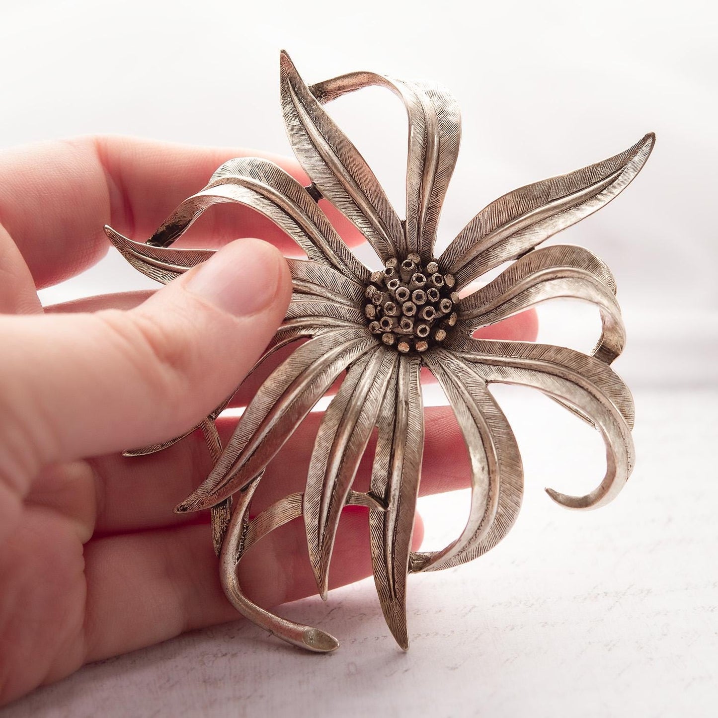 Oscar de la Renta Vintage Large Flower Brooch Silver Designer Flower Pin Womens Antique Lapel Pins